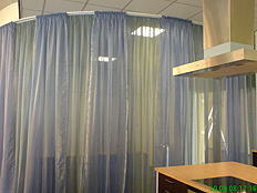 The curtains can close of the space partly or completely