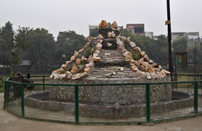 Monument or statue ?