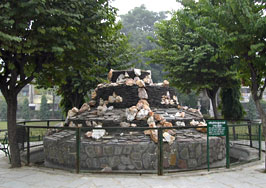 Monument or statue ?